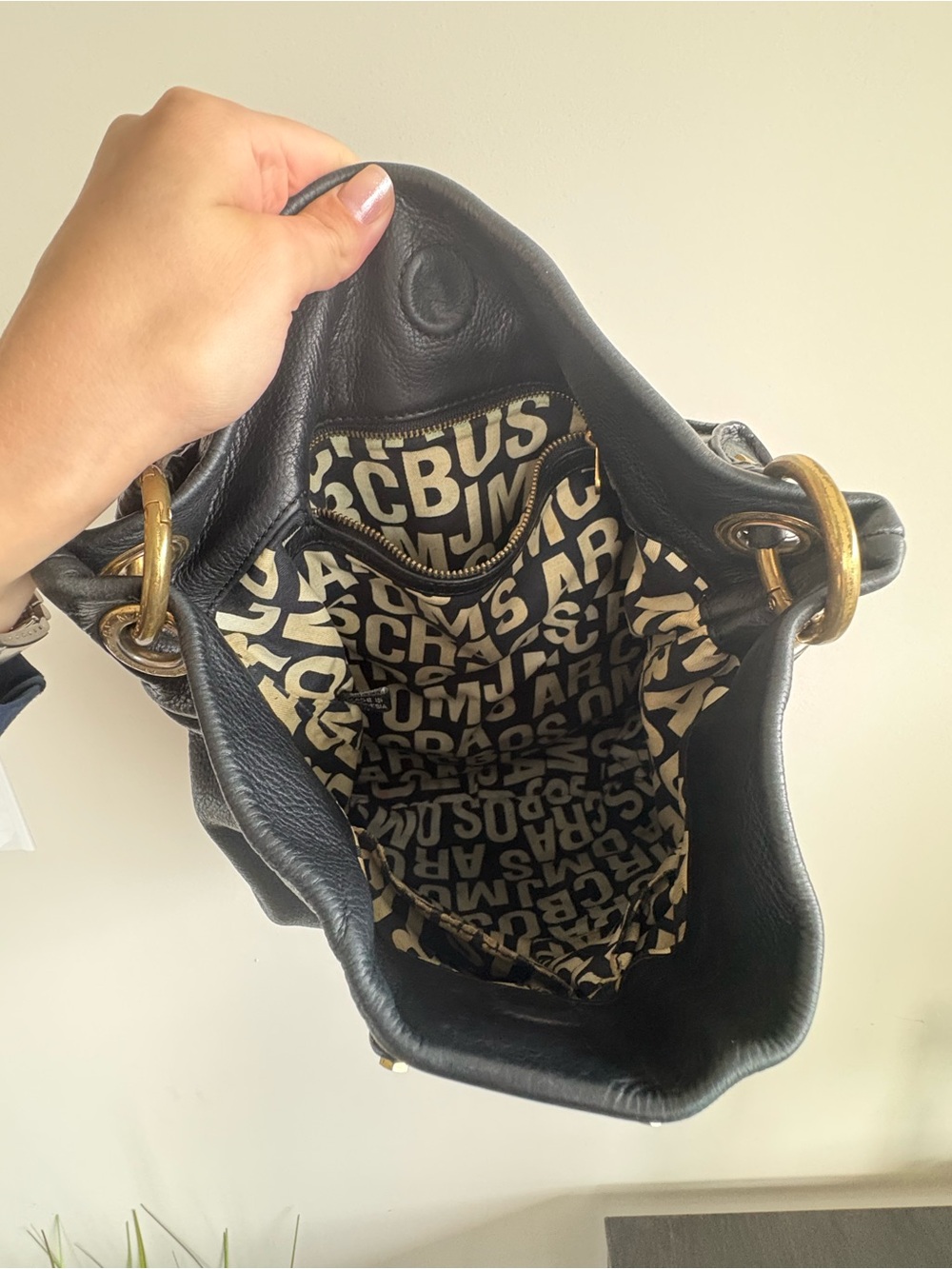 Marc Jacobs Black Leather Hobo with Brass Logo Plaque - Picture 4 of 5